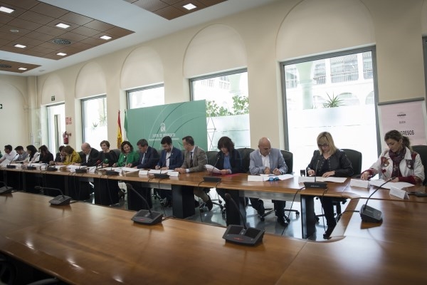 La Junta garantiza el Programa de Tratamiento a Familias que atiende a casi 12.400 menores en situación de riesgo o desprotección en Andalucía