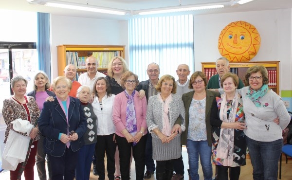 Las personas mayores muestran su formidable creatividad en la Feria del Libro con la iniciativa Arte Mayor