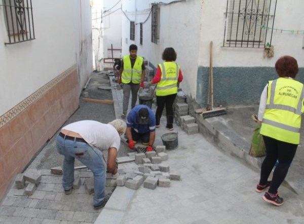 Las obras de rehabilitación de las calles San Joaquín y San Pedro de Almuñécar terminaran este mes