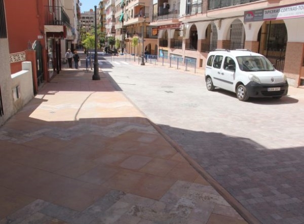 Las obras de reforma de la Avenida de Andalucía de Almuñécar, cumplen los plazos acordados con los vecinos