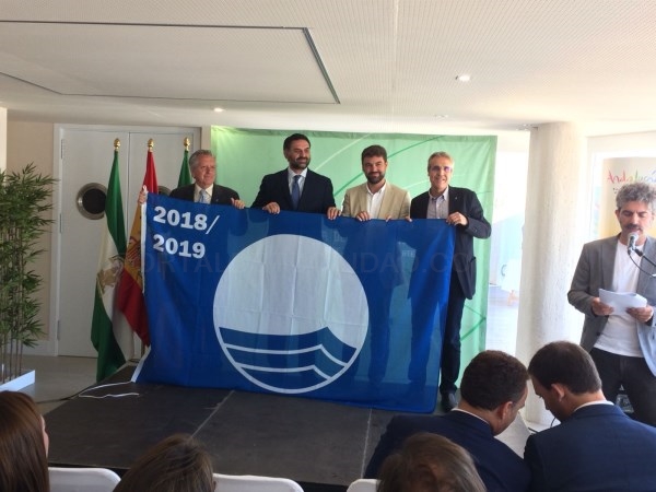 LOS PUERTOS DEPORTIVOS DE MARINAS DEL MEDITERRÁNEO IZARÁN SUS BANDERAS AZULES LOS PRÓXIMOS DÍAS