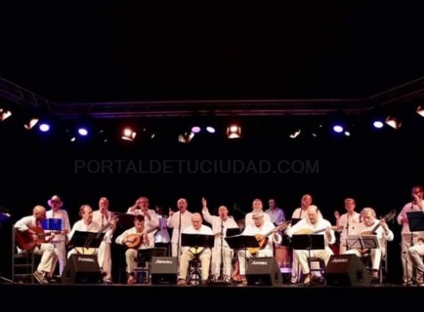 El grupo almeriense Almenara ofreció un bello y solidario concierto en Almuñécar