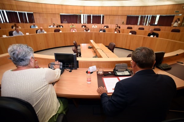 Diputación sustituye los vehículos de servicios municipales de 21 ayuntamientos  por coches híbridos o eléctricos
