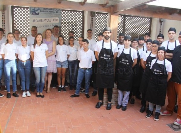 Alumnos de los cursos de Cocina y Servicio de Restaurante darán este viernes un desayuno a los usuarios de AFAVIDA