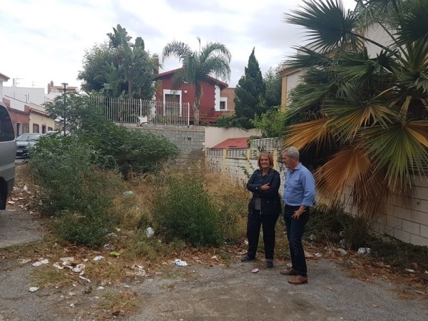El PP pide a Almón que lleve a cabo la limpieza integral de los solares abandonados que hay en Motril