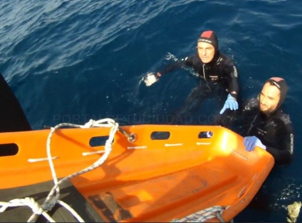 Aparece una mujer muerta flotando en la bahía de La Herradura