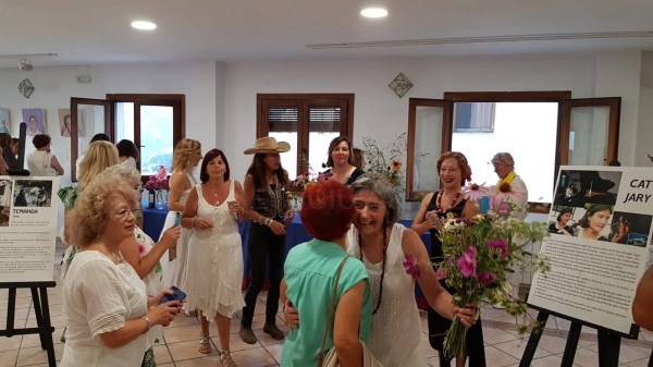 Reabre la Sala de Exposiciones de Bubión con un homenaje a las “mujeres del mundo en el Barranco del Poqueira”