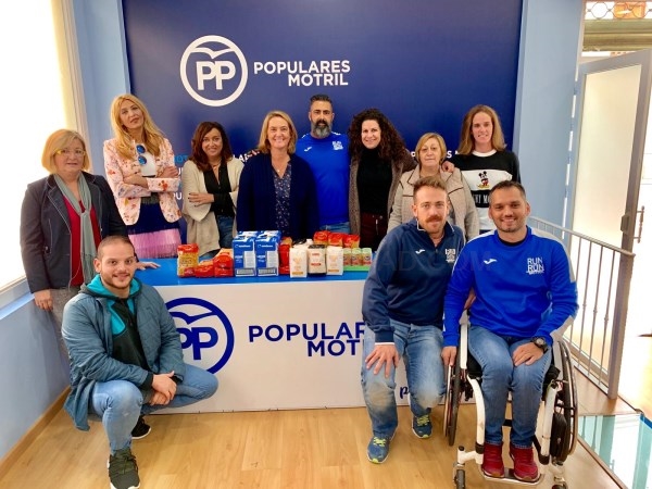 El  PP colabora con la Asociación deportiva Run&Run Motril en su tradicional recogida de alimentos a favor del  Comedor Social