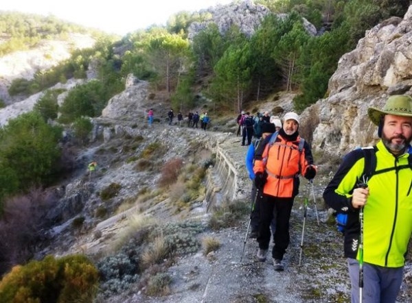 Senderistas de Almuñécar recorrieron la ruta de Collado Volaores en el sur de Sierra Nevada