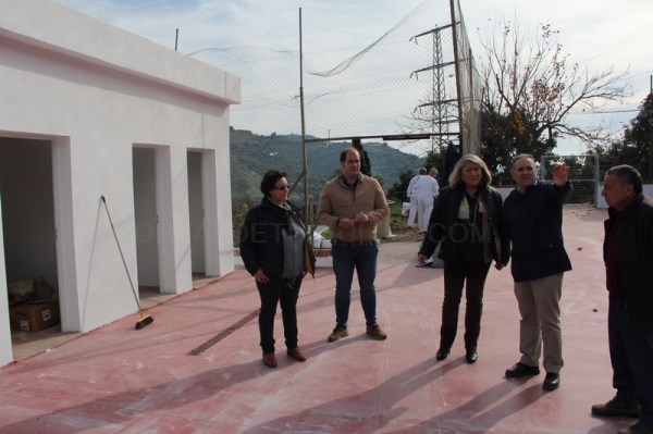 El Ayuntamiento de Almuñécar invierte 50.000€ en la rehabilitación de las pistas deportivas del Colegio Arcos de Torrecuevas