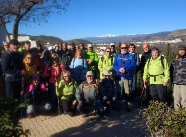 Unos 40 senderistas sexitanos disfrutaron de una ruta de bellos paisajes y rica historia de la Alpujarra almeriense