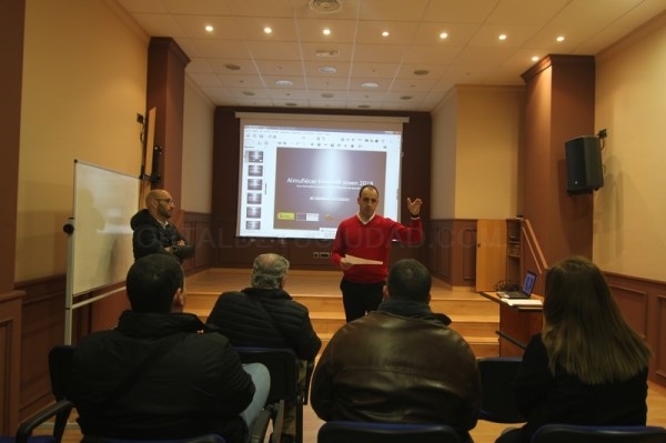 Fernández Medina explica a los vecinos el proyecto del las calles Nevería y Notaría de Almuñécar