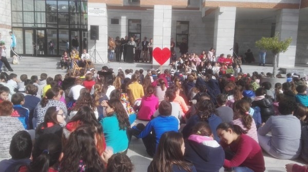 LOS CENTROS ESCOLARES DE SALOBREÑA CELEBRAN EL DÍA DE LA PAZ