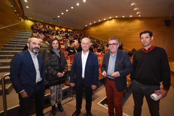 200 técnicos participan en una jornada sobre la apertura de establecimientos