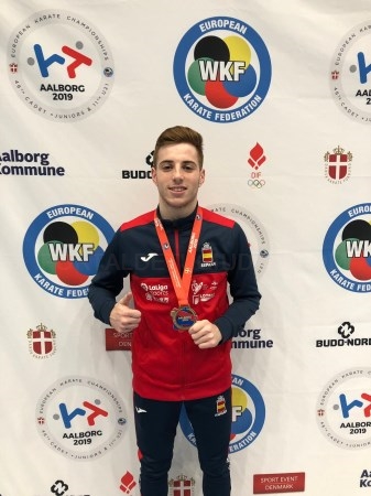 NUEVO TRIUNFO DEL KARATEKA SALOBREÑERO DANIEL MARTÍN