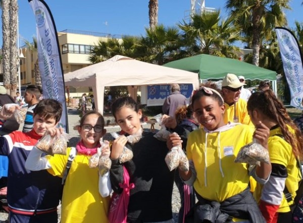 El IES Al Andalus muestra su satisfacción y el éxito por jornada medioambiental vivida en el Día sin coches y limpieza de playas en Almuñécar