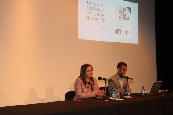 PRESENTACIÓN EN SALOBREÑA DEL LIBRO "LA LUCHA CONTRA LA VIOLENCIA DE GÉNERO. VIVENCIAS DE UN POLICÍA"