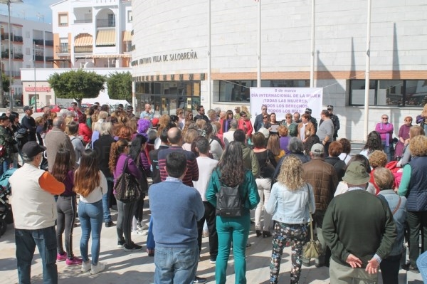 CONCENTRACIÓN  Y HUELGA FEMINISTA EN SALOBREÑA