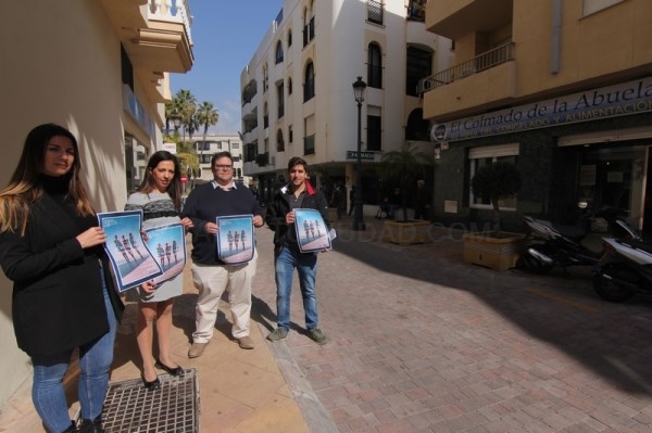 Un desfile de moda callejero viste este sábado la avenida de Andalucía de Almuñécar