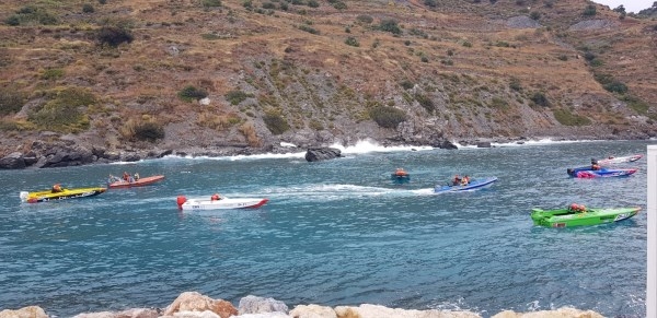 Lanchas motoras a más de 110km/h. surcaron las aguas de Almuñécar en el Campeonato de España y Andalucía Endurance Class B