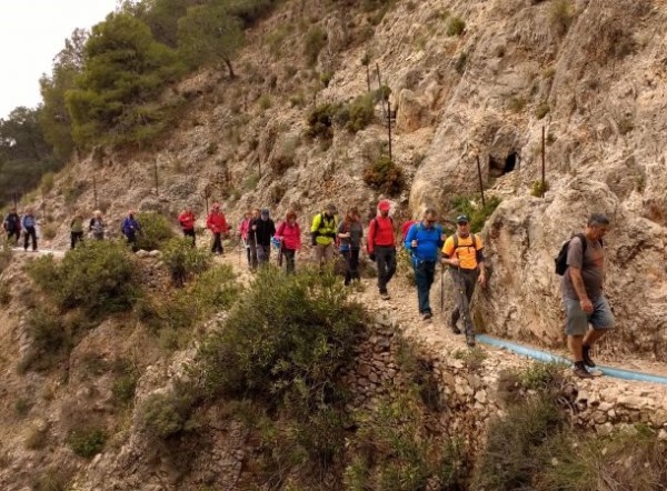 Senderistas sexitanos recorren este domingo la cara sur de la Sierra de Tejada