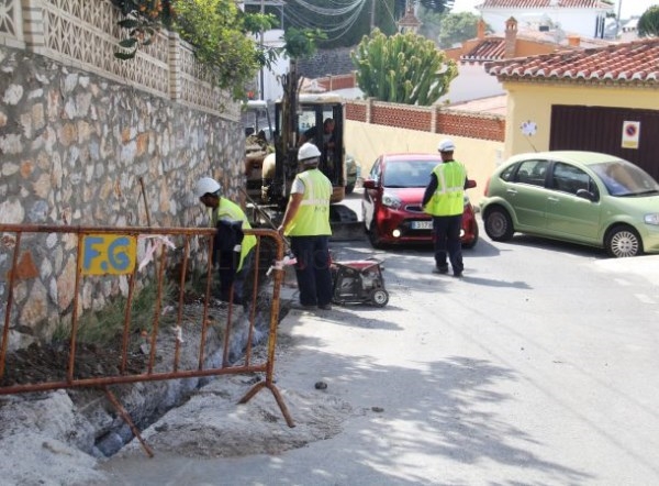 Almuñécar inicia los trabajos para dotar de alumbrado público la calle Almendros