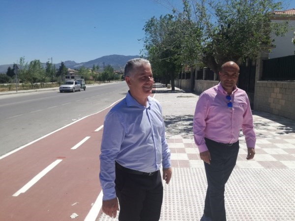 Diputación termina las obras de la travesía de Otura, que incluye un carril bici y peatonal