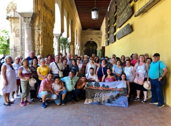 La Asociación de Vecinos “El Acueducto” de barrio de Torrecuevas de Almuñécar celebró una visita a Córdoba