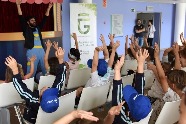 Diputación celebra el Día del Medio Ambiente con escolares concienciados con el uso del transporte ecológico