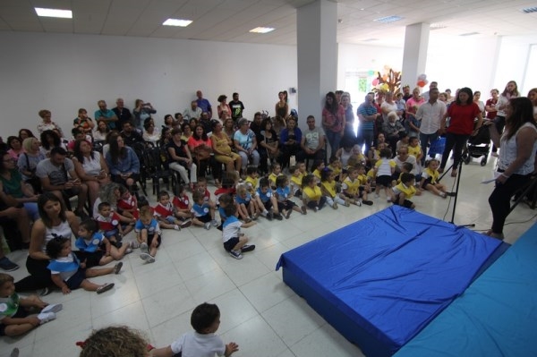 La graduación de 120 sexitanos clausura el curso en los centros infantiles
