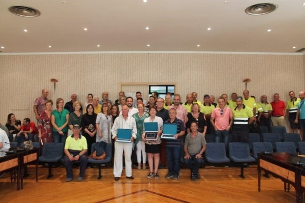 LOS TRABAJADORES MUNICIPALES JUBILADOS EN EL ÚLTIMO AÑO RECIBEN UN HOMENAJE