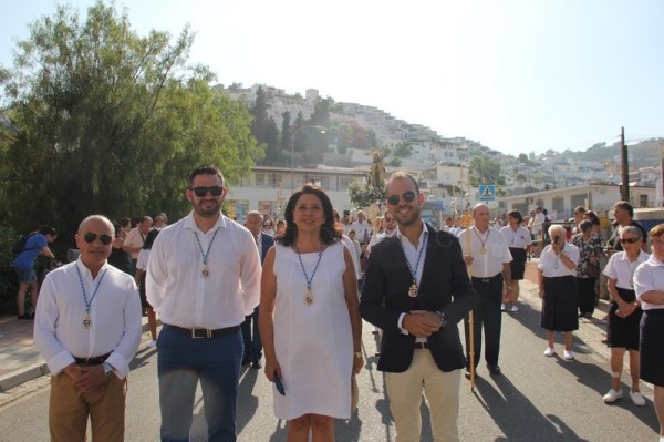Los marineros de Almuñécar sacan a la Virgen del Carmen en procesión