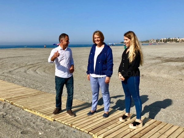 El Ayuntamiento de Motril invierte más de 14.000 euros en nuevas pasarelas para las playas