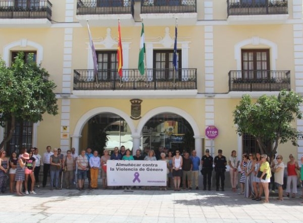 Almuñécar guardará este miércoles día 28 cinco minutos de silencio por las víctimas de Violencia de Género