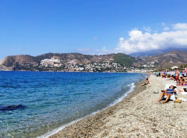 Las aguas de baño de las playas de Almuñécar y La Herradura son aptas para el baño