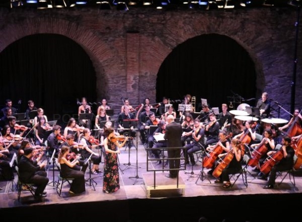 La Joven Orquesta Mediterránea ofreció un bonito concierto como pórtico del Festival Grecolatino de Almuñécar