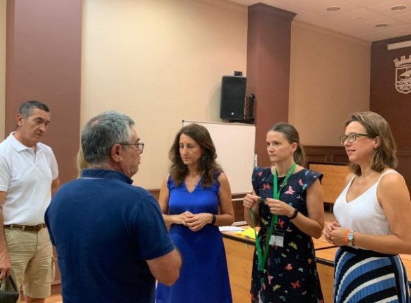Almuñécar contrata tres nuevos conserjes para colegios y centros municipales