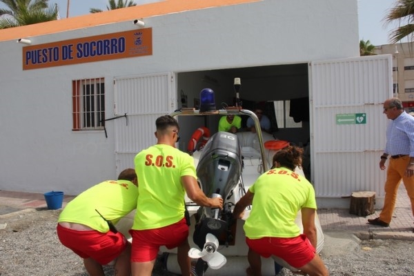 Bajan un 90% las intervenciones por picaduras de medusa en Almuñécar