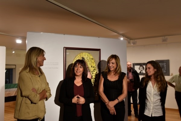 La diputada de Bienestar Social asiste a la exposición solidaria de la Asociación Granadina de Amistad con el Sahara