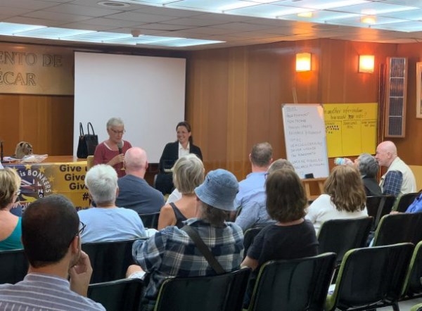 La comunidad británica debate sobre el Brexit en Almuñécar