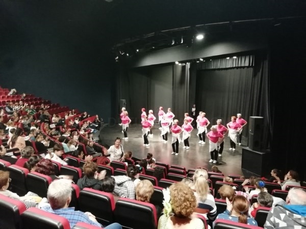 Los escolares del colegio Juan Ramón Jimenénez celebran el Día del Abuelo