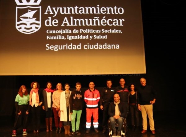 Unos 300 estudiantes de institutos de Almuñécar asistieron al acto denominado “Sobre ruedas” para evitar accidentes de tráfico