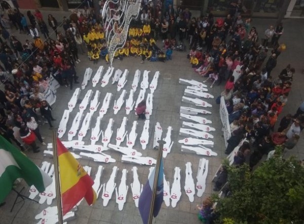 Almuñécar ha rendido homenaje hoy a las mujeres víctimas de violencia de género