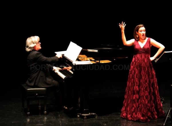 La Casa de la Cultura de Almuñécar acogió un bello concierto de piano y canto