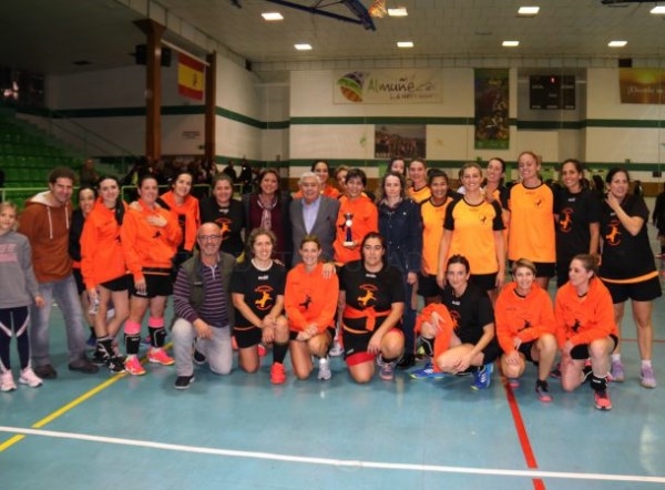 Granada se proclama campeona del I Circuito Andaluz de Veteranas Balonmano Femenino celebrado en Almuñécar