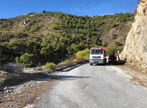 Arrancan los trabajos previos para el asfaltado del vial de Cerro Gordo en La Herradura