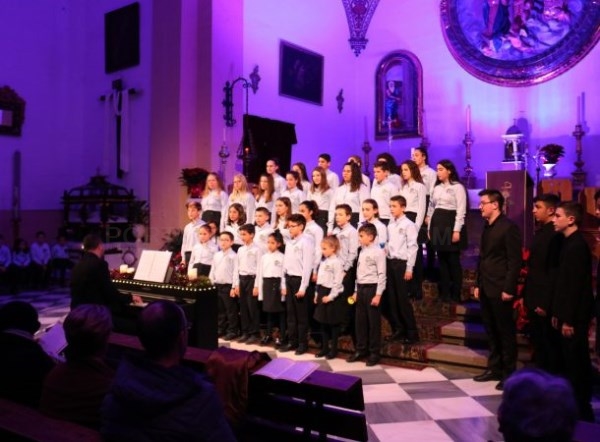 El Coro Infantil Pedro Mena de Adra ofreció un bello concierto navideño en la Iglesia de la Encarnación de Almuñécar.