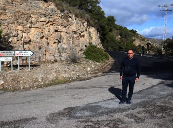 Las obras de asfaltado y mejora del vial de Cerro Gordo en La Herradura entran en su recta final