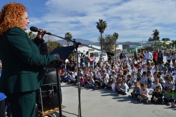 La celebración del Día de la Paz reúne a 700 alumnos en el Parque de la Libertad para comenzar con la plantación del ‘Bosque de los Deseos’