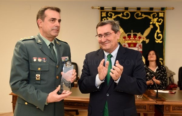 Diputación reconoce los 175 años de historia de la Guardia Civil al servicio de la provincia